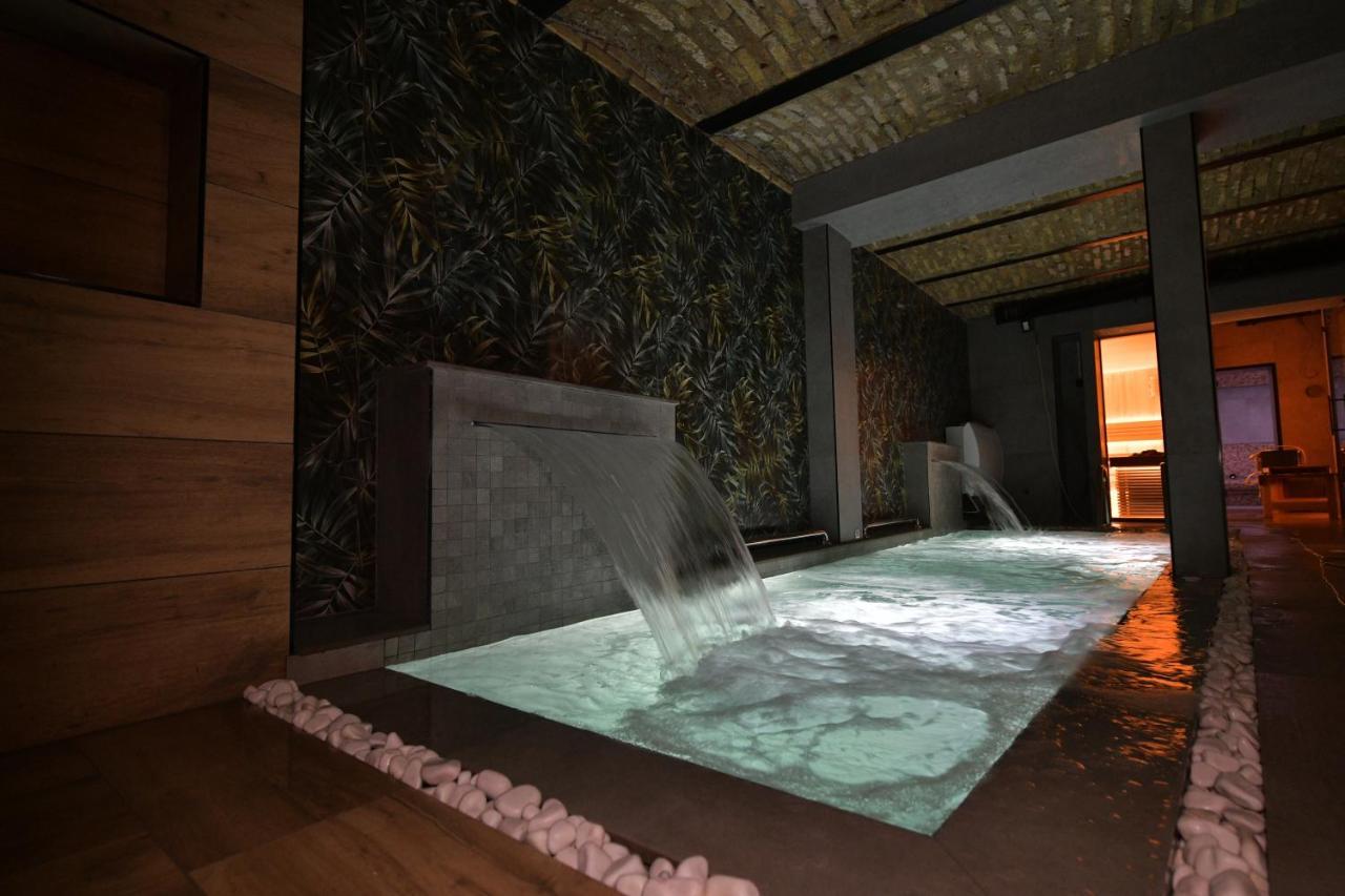 Royal Wellness And Spa Ruma Exteriör bild