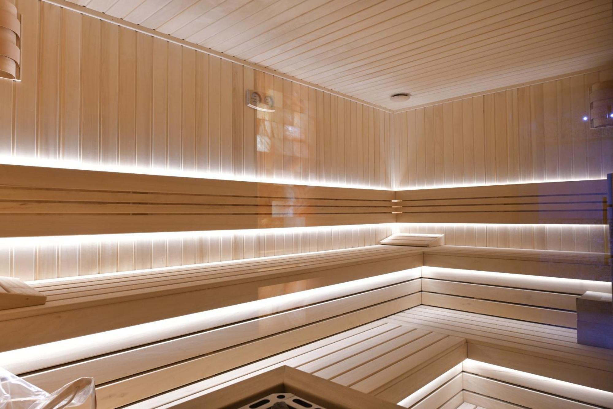 Royal Wellness And Spa Ruma Exteriör bild